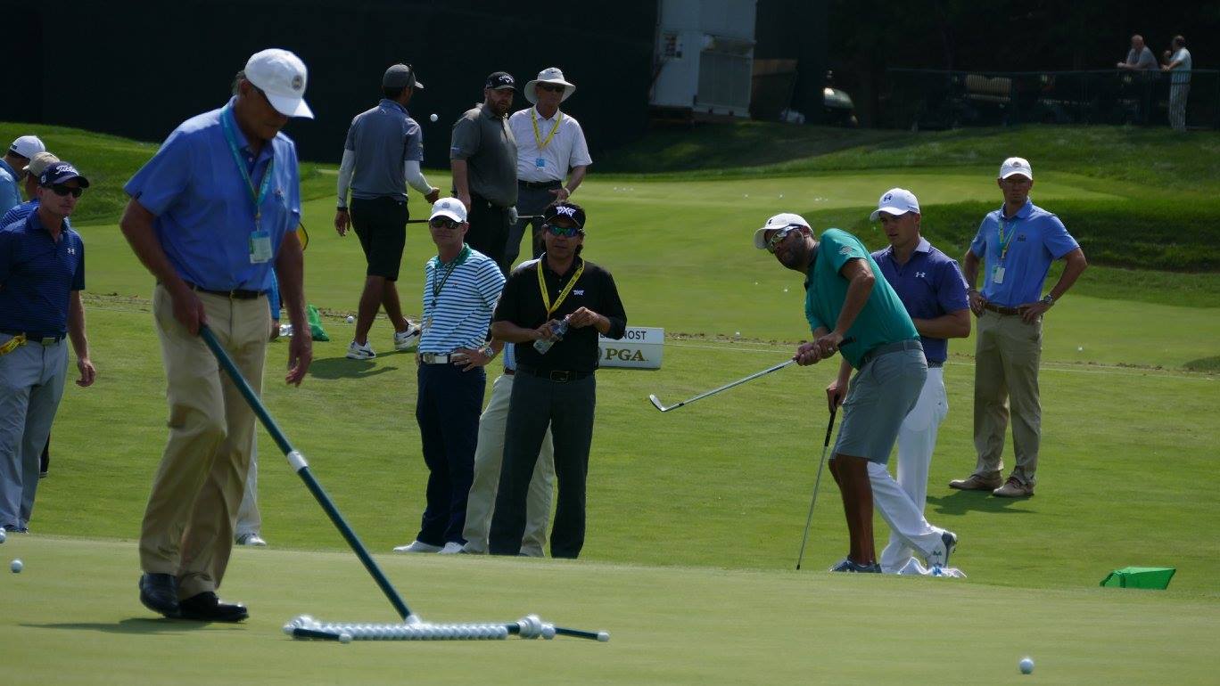 Even Spieth&#39;s caddie Michael Greller got in on...