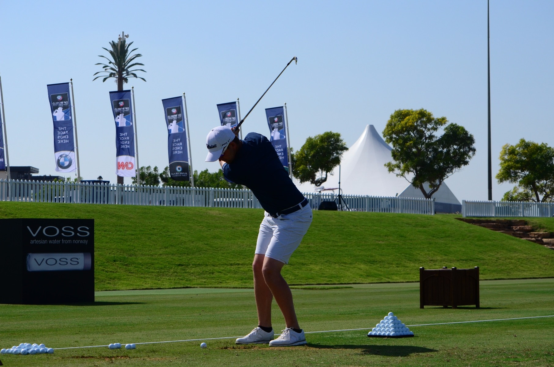 Bernd loosens up on the beautiful practice grounds...